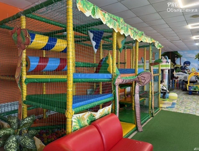 Продается детский игровой комплекс (лабиринт 5х2,5м), стенка для лазания, качели 1