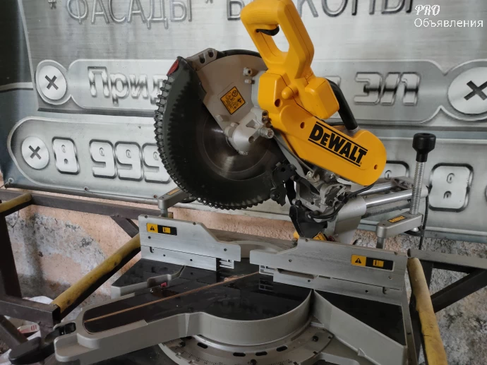 Торцовочная пила DeWALT DWS 780 0